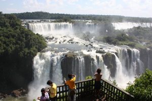 Belo cenário da quedas d'água observado de um dos mirantes 