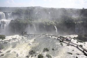 Vista panorâmica da passarela que leva até o final do cicuito inferior