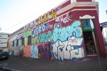 Grafite na Rua João Almeida, bairro Cidade Baixa