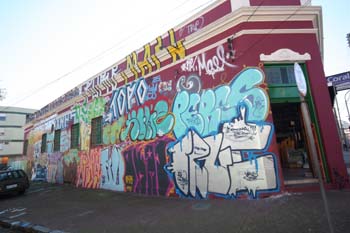 Grafite na Rua João Almeida, bairro Cidade Baixa