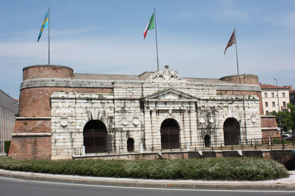 Vista panorâmica da muralha fortificada