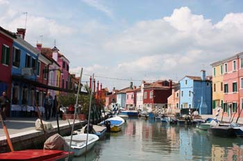 ... as casas coloridas são pontos turísticos de Burano