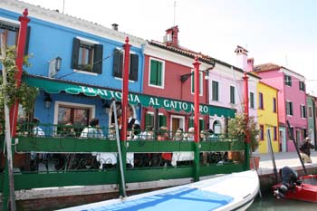 Al Gatto Nero bastante  frequentada pelos venezianos e turistas