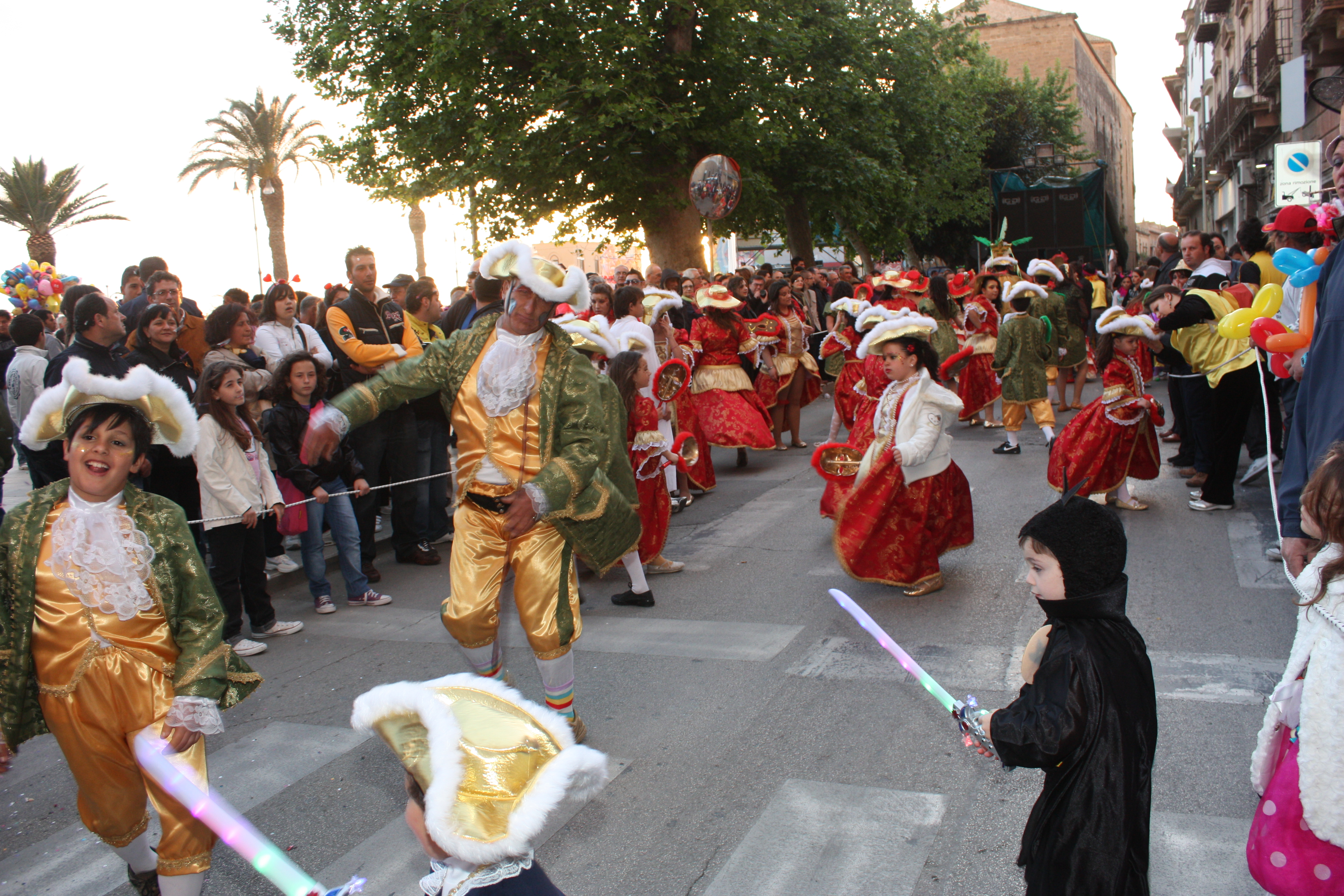 ...desfile infantil...